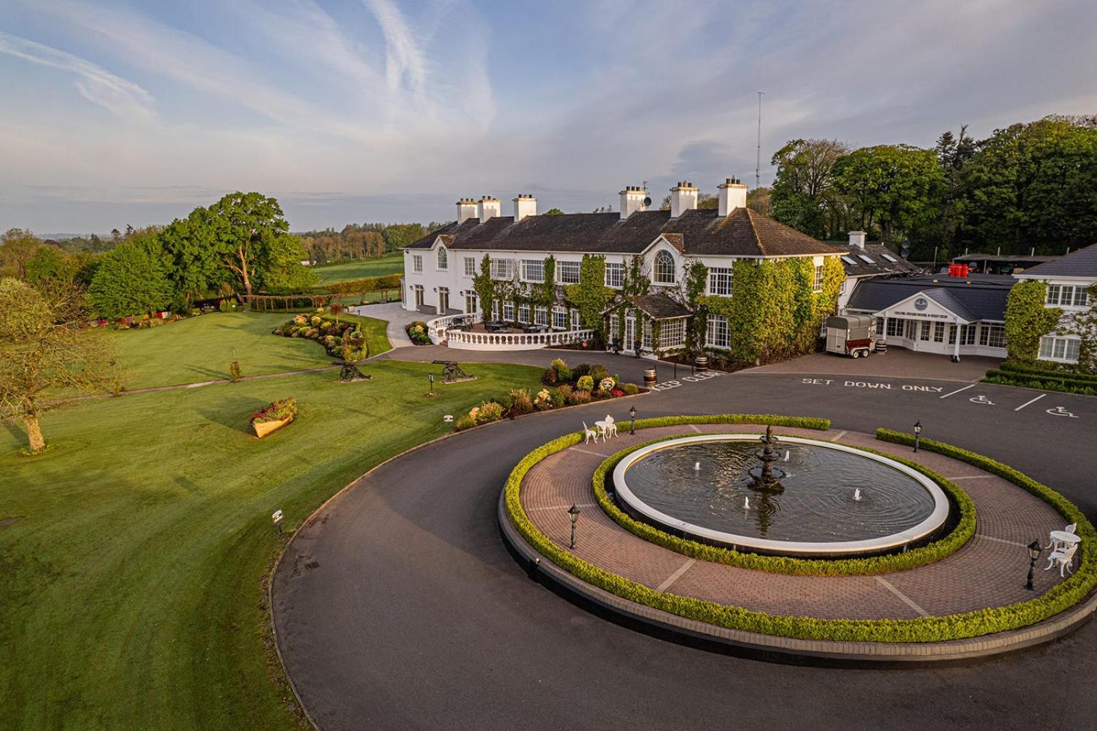 Crover House Hotel & Golf Club Mountnugent エクステリア 写真