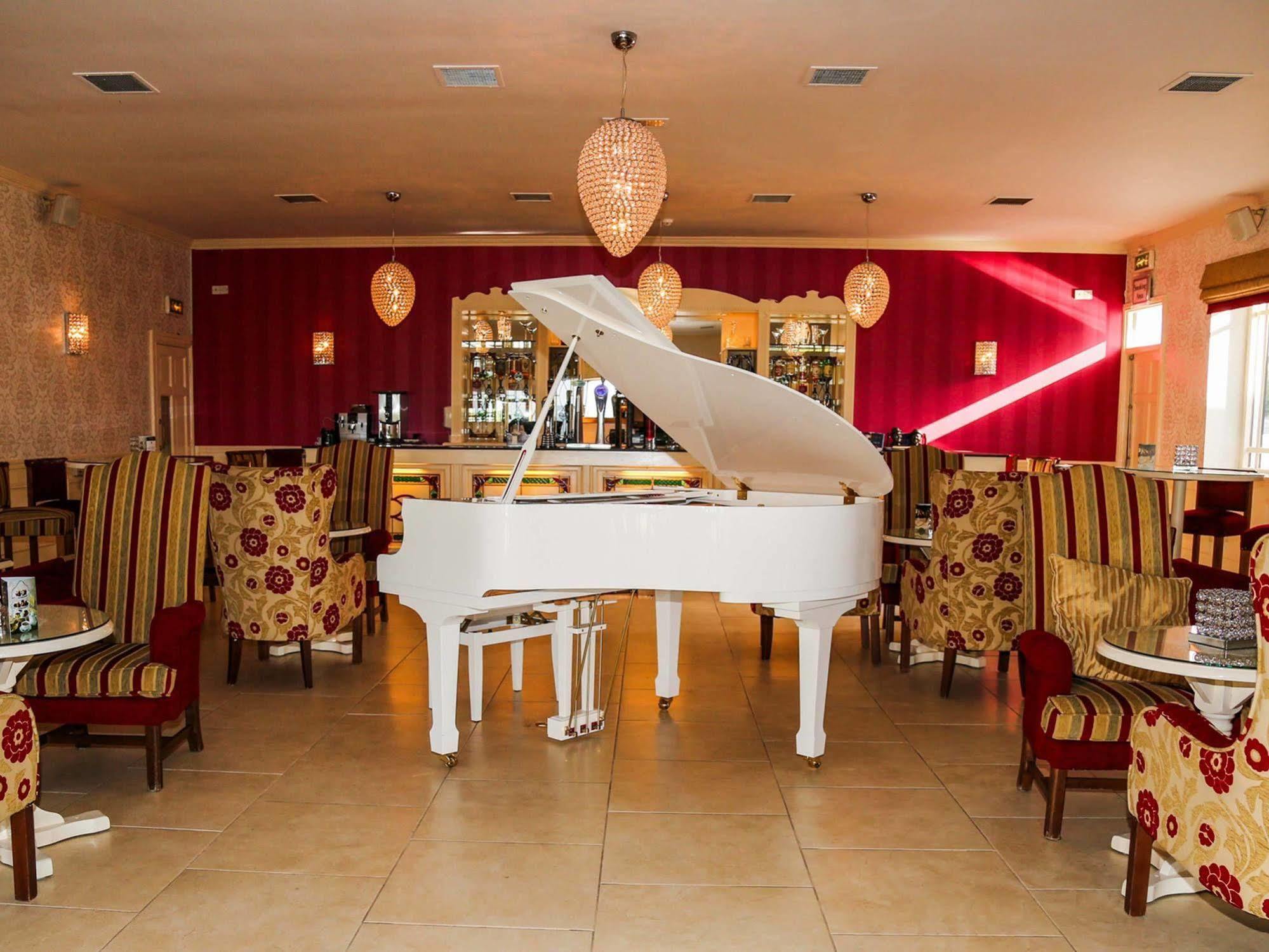 Crover House Hotel & Golf Club Mountnugent エクステリア 写真